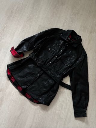 Chaqueta Zara Negra con Forro Rojo