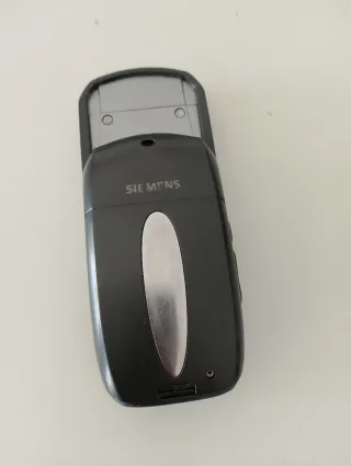 Teléfono móvil vintage Siemens y Samsung