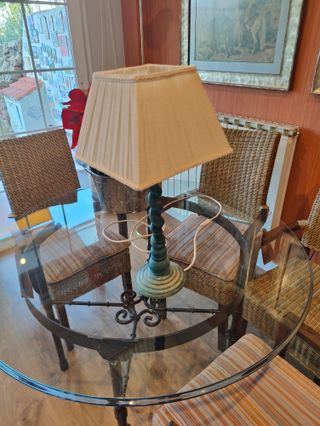 Lámpara de mesa madera torneada pintada