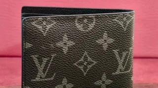 Cartera estilo Louis Vuitton Monogram Negra Gris
