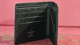 Cartera estilo Louis Vuitton Monogram Negra Gris