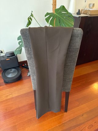 Calças clássicas de poliester com pregas