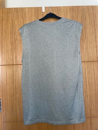 Camiseta deportiva Nike gris sin mangas