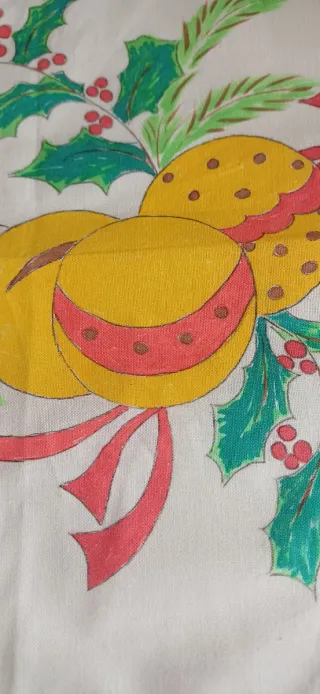 Tovaglietta decorata con agrifoglio e palline