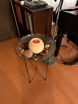 Muebles de pie en cristal y metal para decoracion.