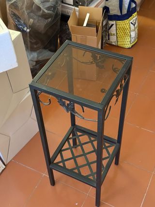 Muebles de pie en cristal y metal para decoracion.