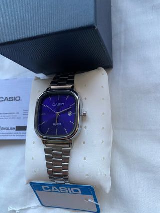 Reloj Casio Cuadrado Azul y Plateado