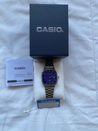 Reloj Casio Cuadrado Azul y Plateado