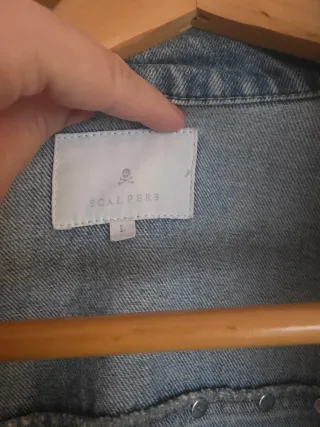Cazadora vaquera Scalpers tachas