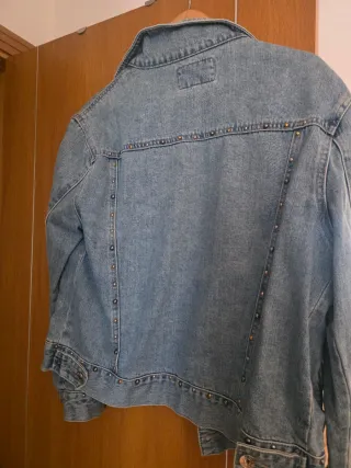 Cazadora vaquera Scalpers tachas