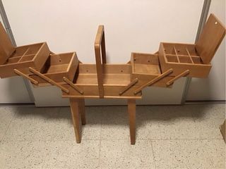 Costurero de madera con tapa decorada