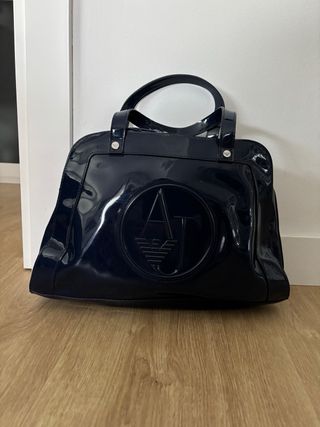 Bolso Armani Jeans Charol Azul Marino, de charol