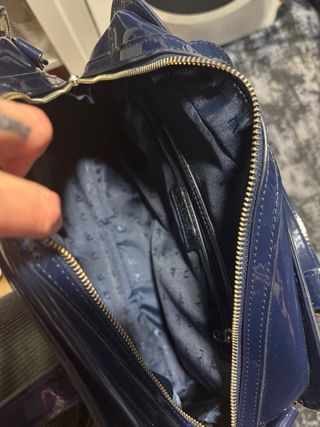 Bolso Armani Jeans Charol Azul Marino, de charol