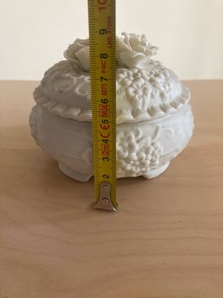 Portagioie in ceramica con fiori