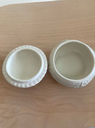 Portagioie in ceramica con fiori