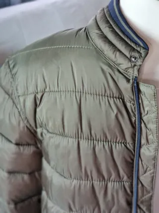 Cazadora acolchada Zara verde oliva