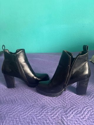 Botines de tacón negros