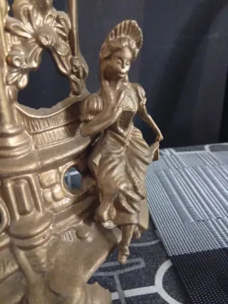 RELOJ DE SOBREMESA VINTAGE DORADO