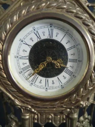 RELOJ DE SOBREMESA VINTAGE DORADO