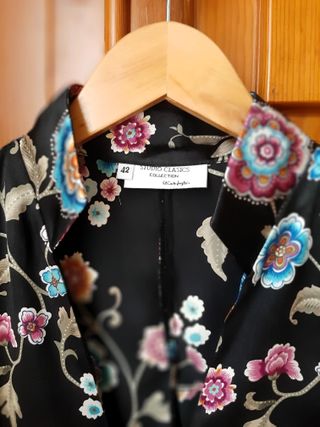 Blusa tipo Kimono floral negra