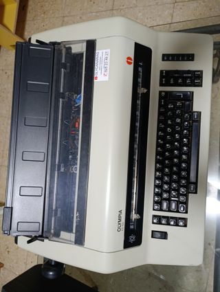 Máquina de escribir Olympia ES 105