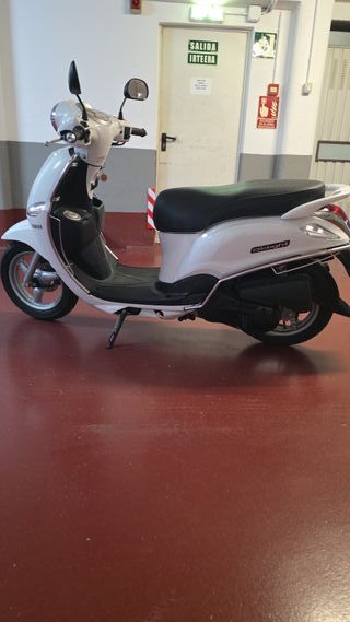 Yamaha Delight Blanca Scooter Automática
