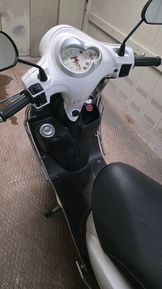 Yamaha Delight Blanca Scooter Automática