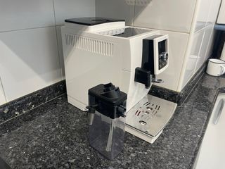 Cafetera Superautomática de DeLonghi ECAM23.460.W
