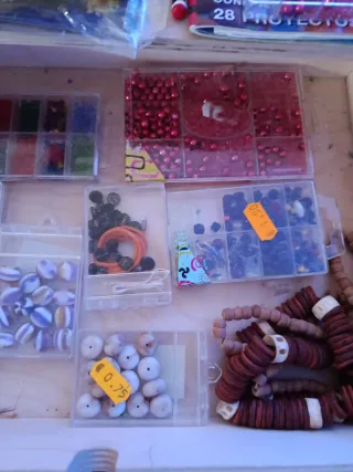 Lote de abalorios y cuentas para bisutería