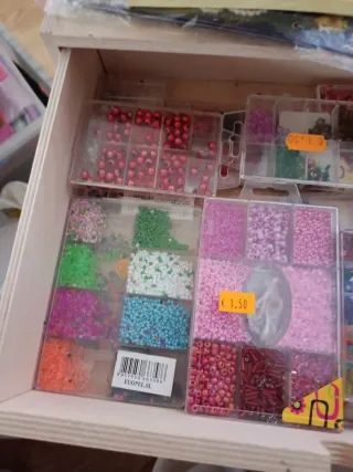 Lote de abalorios y cuentas para bisutería
