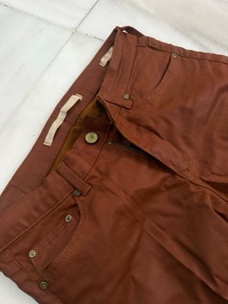 Pantalones efecto cuero Zara marrones