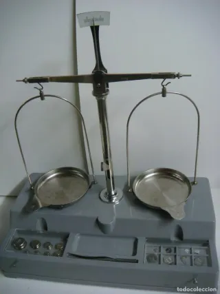 Báscula antigua de precisión