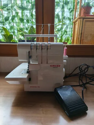 Remalladora ( Overlock ) Singer 14SH654