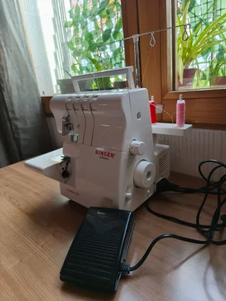 Remalladora ( Overlock ) Singer 14SH654