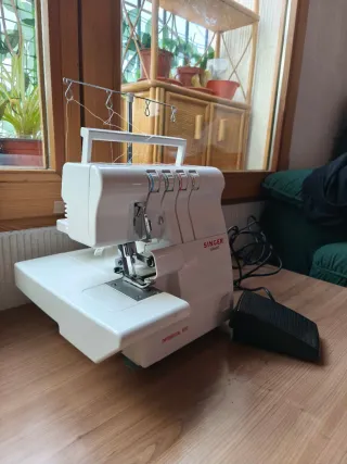 Remalladora ( Overlock ) Singer 14SH654