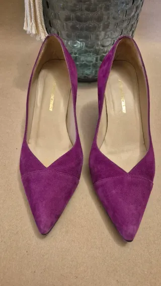 Zapatos de tacón morados para fiesta