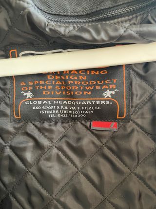 Chaqueta Moto AXO Negra y guantes