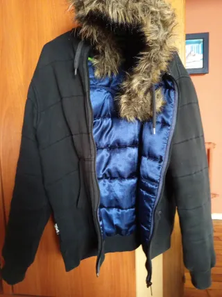 Chaqueta hombre con gorro y forro azul