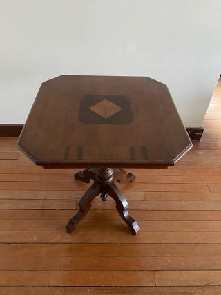 Mesa auxiliar octogonal de madera