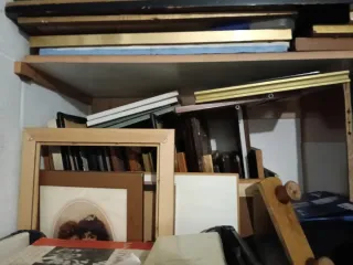 Conjunto di quadri di vario tipo, antichi e nuovi