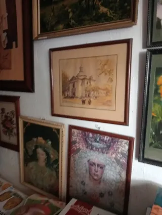 Conjunto di quadri di vario tipo, antichi e nuovi