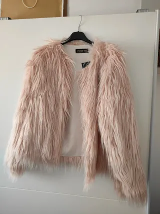 Abrigo pelo sintético rosa