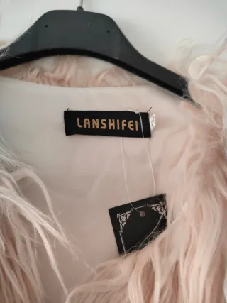 Abrigo pelo sintético rosa