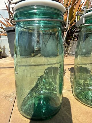 Botes de cristal antiguos con cierre