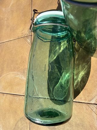 Botes de cristal antiguos con cierre