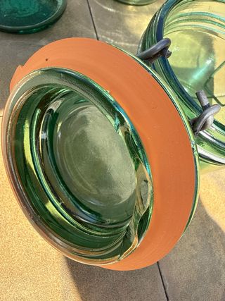 Botes de cristal antiguos con cierre