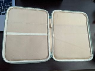 Custodia protettiva a quadri per iPad