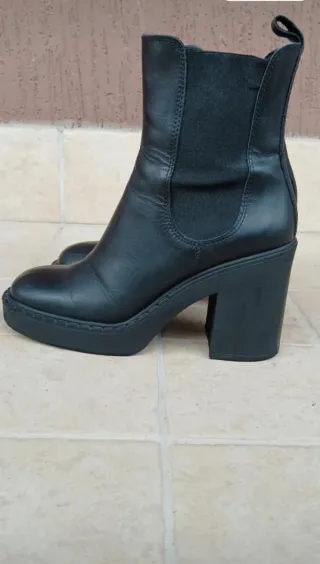 Botines de piel negros