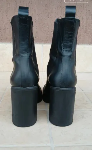 Botines de piel negros