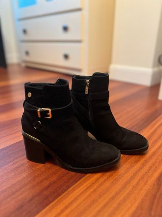 Botines XTI tacón alto negros